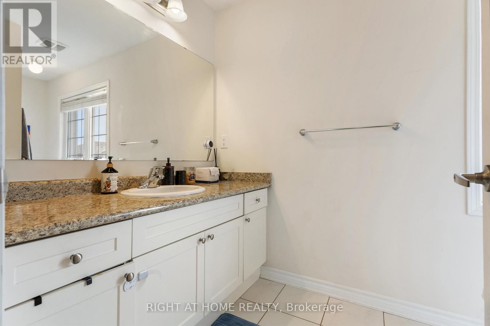 1550 GAINER CRESCENT Image 22