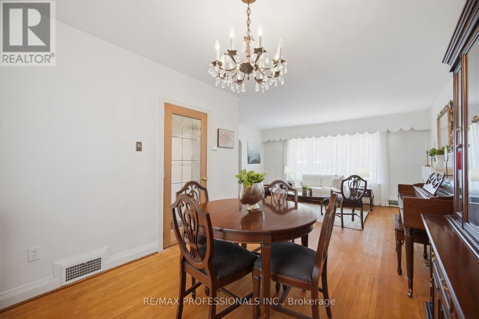 1 LOYALIST ROAD Image 10