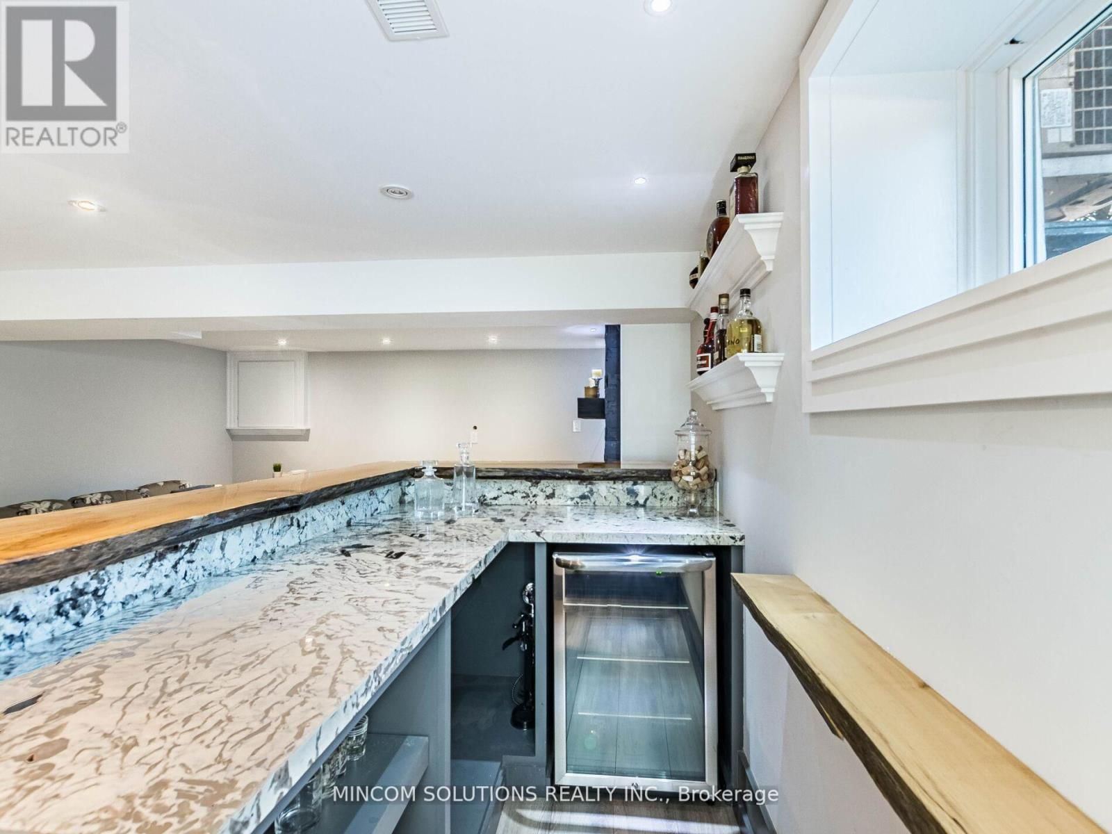 37 SUBURBAN DRIVE Image 28