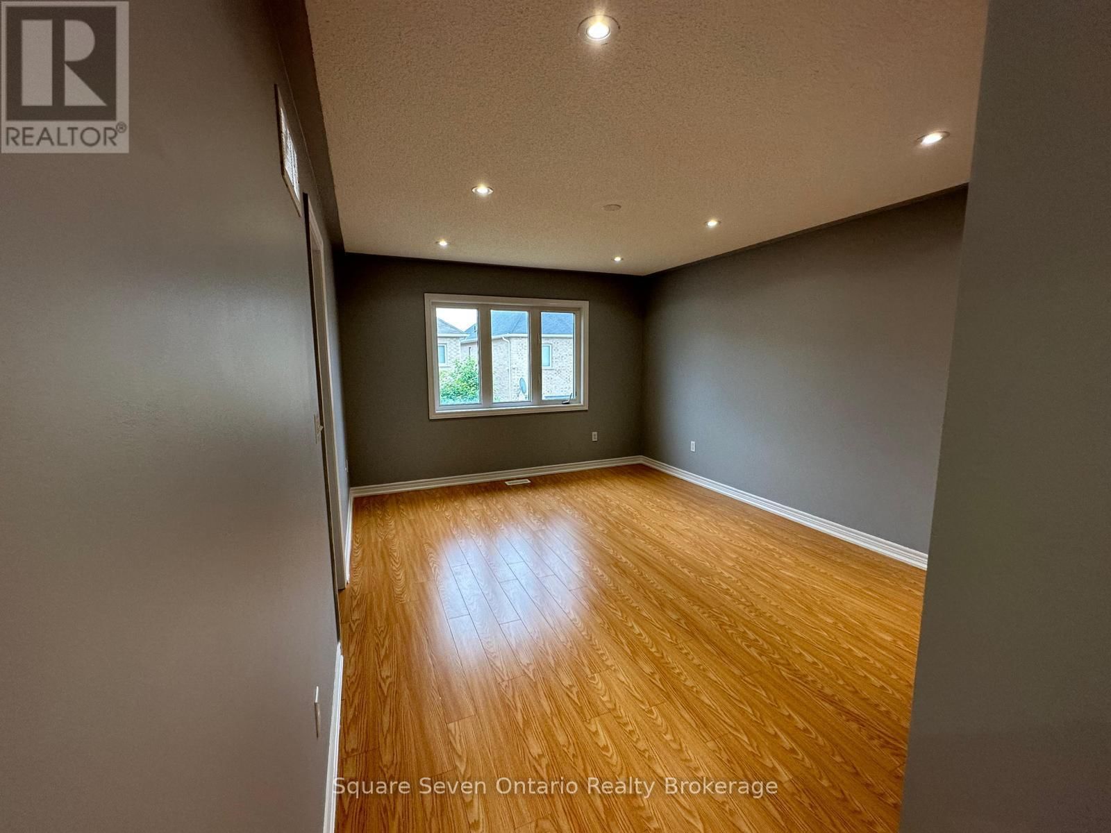 34 VANDERPOOL CRESCENT Image 12