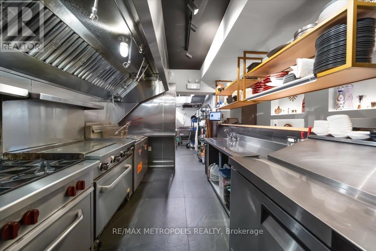 1226 KING STREET WEST Image 11