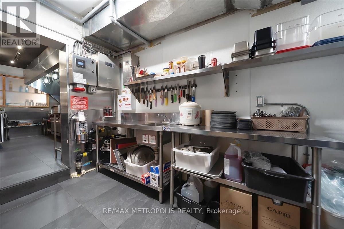 1226 KING STREET WEST Image 16