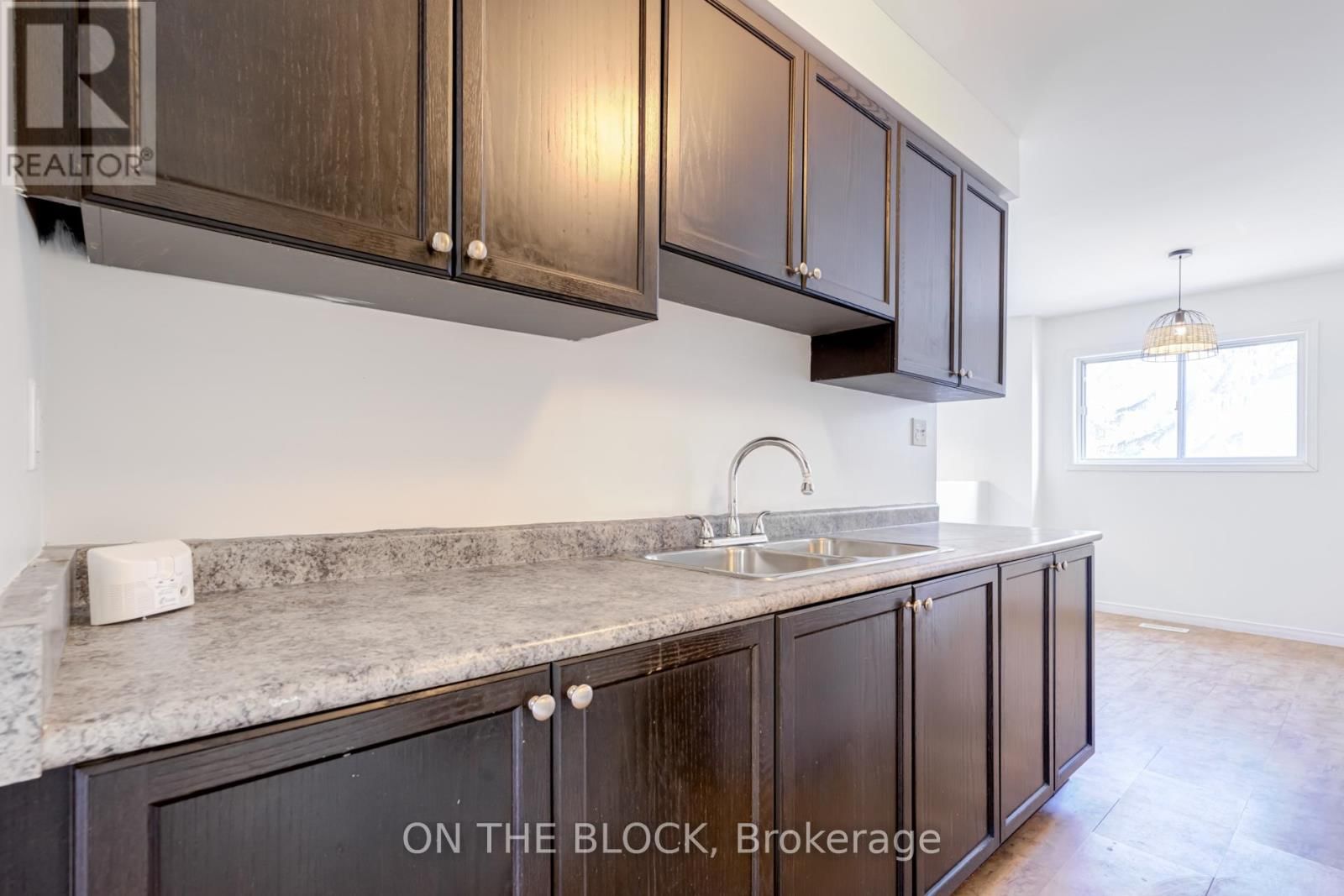 47 CARLETON PLACE Image 15