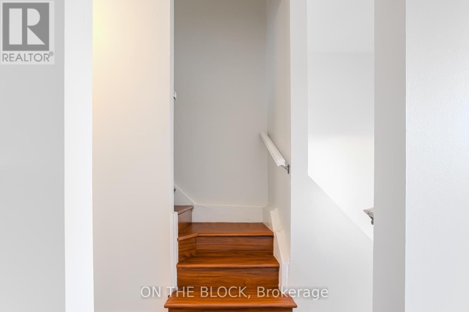 47 CARLETON PLACE Image 18