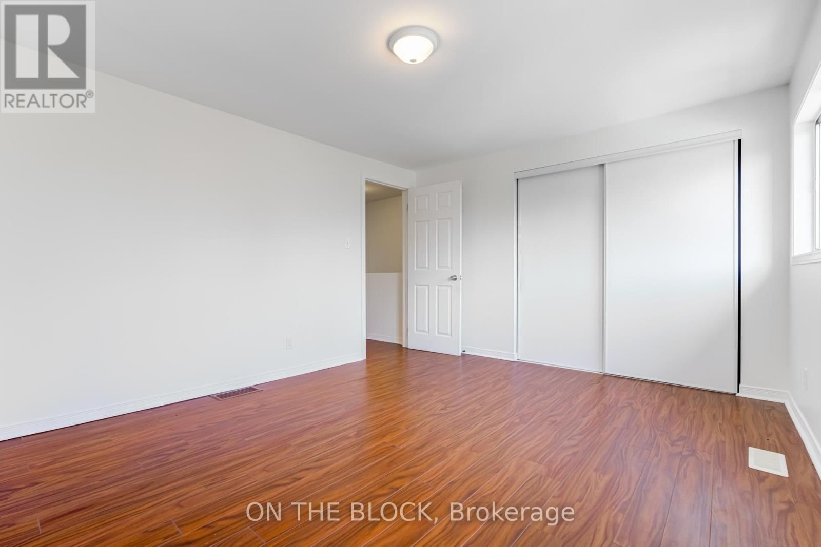 47 CARLETON PLACE Image 23