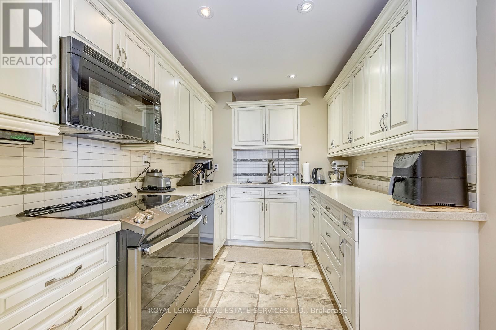 1104 - 965 INVERHOUSE DRIVE Image 10