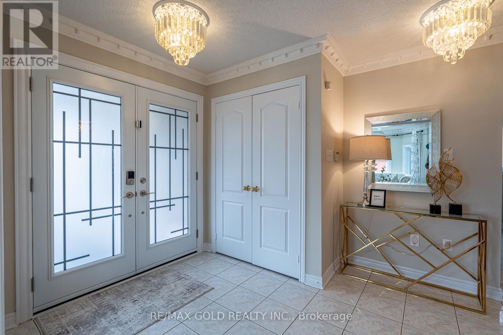 1 SPRUCELANDS AVENUE Image 1