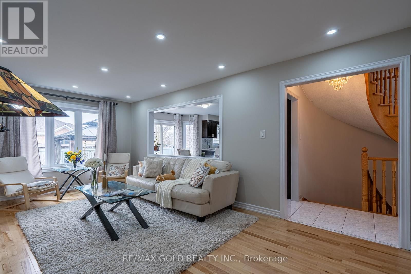 1 SPRUCELANDS AVENUE Image 10