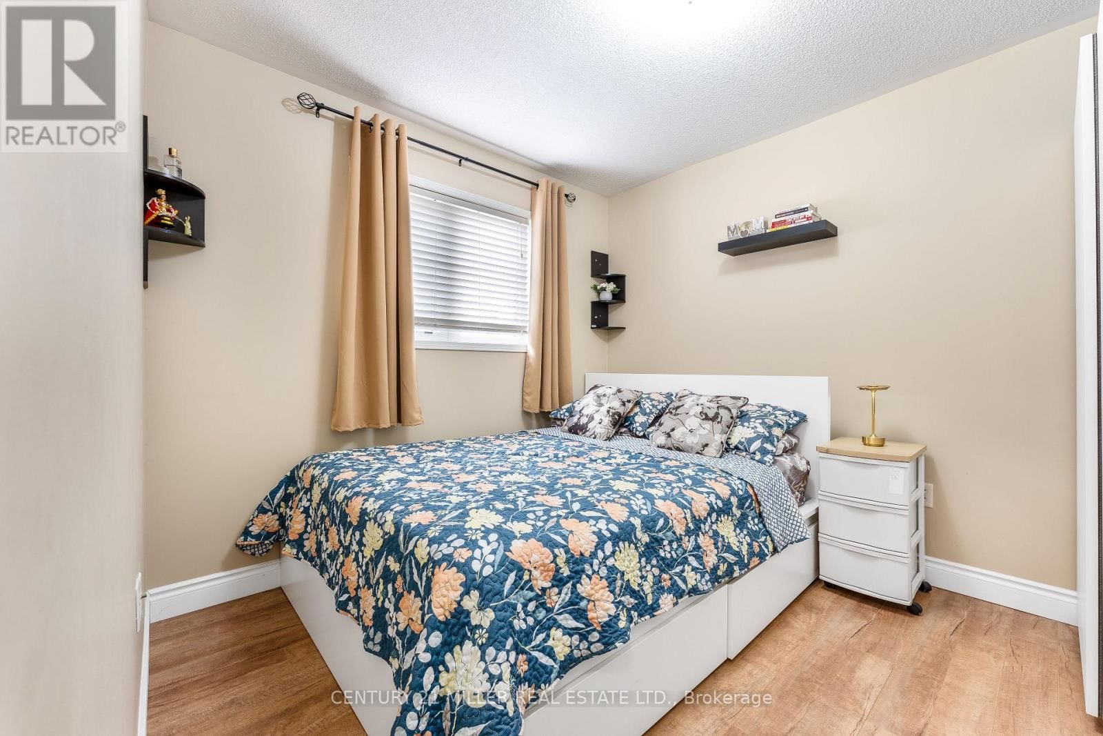 59 JIM BAIRD MEWS Image 17