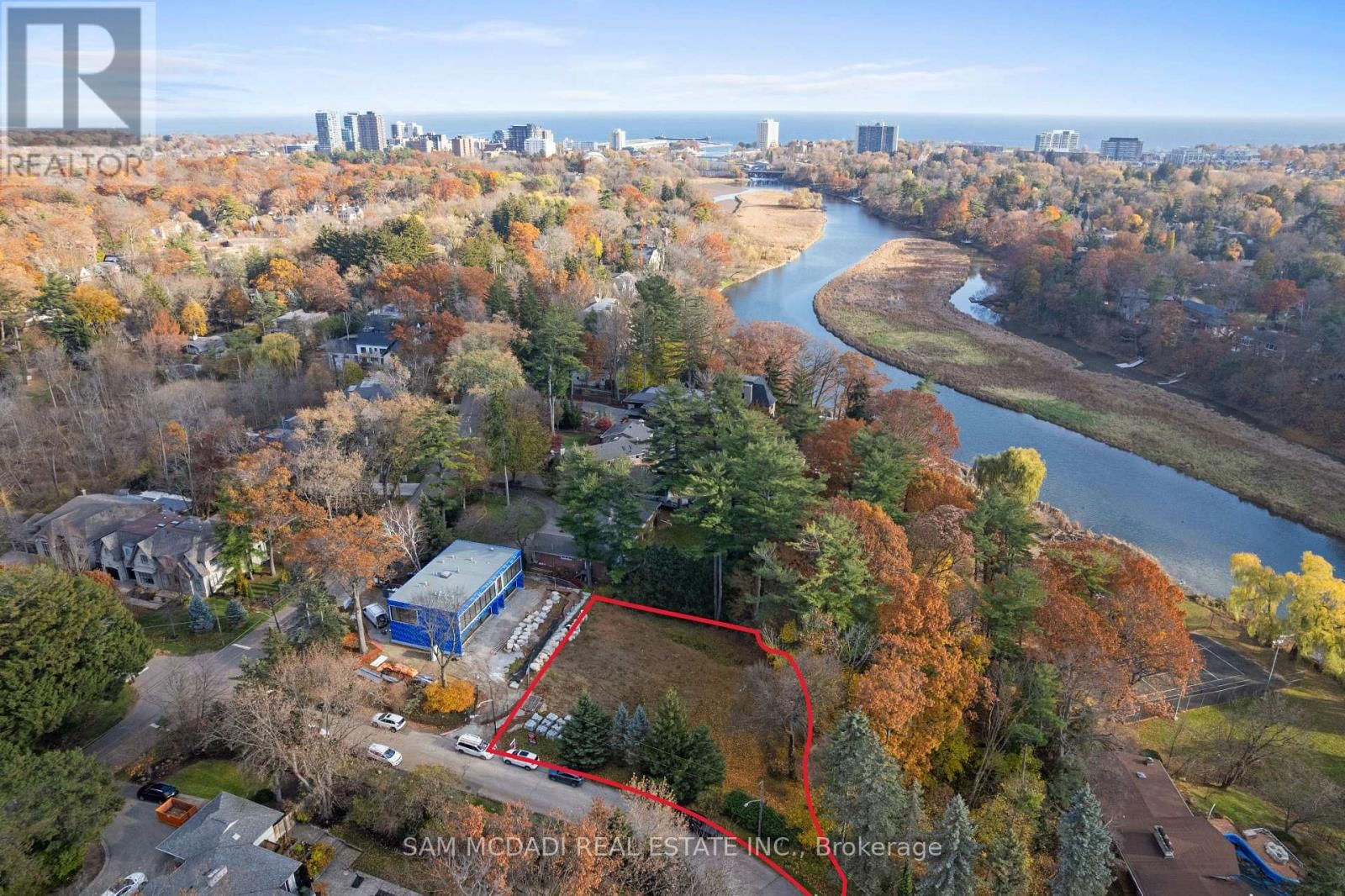 1470 PINETREE CRESCENT Image 1