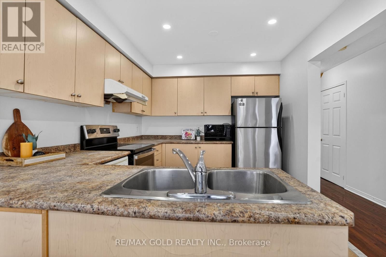 11 SCHOONER DRIVE Image 16