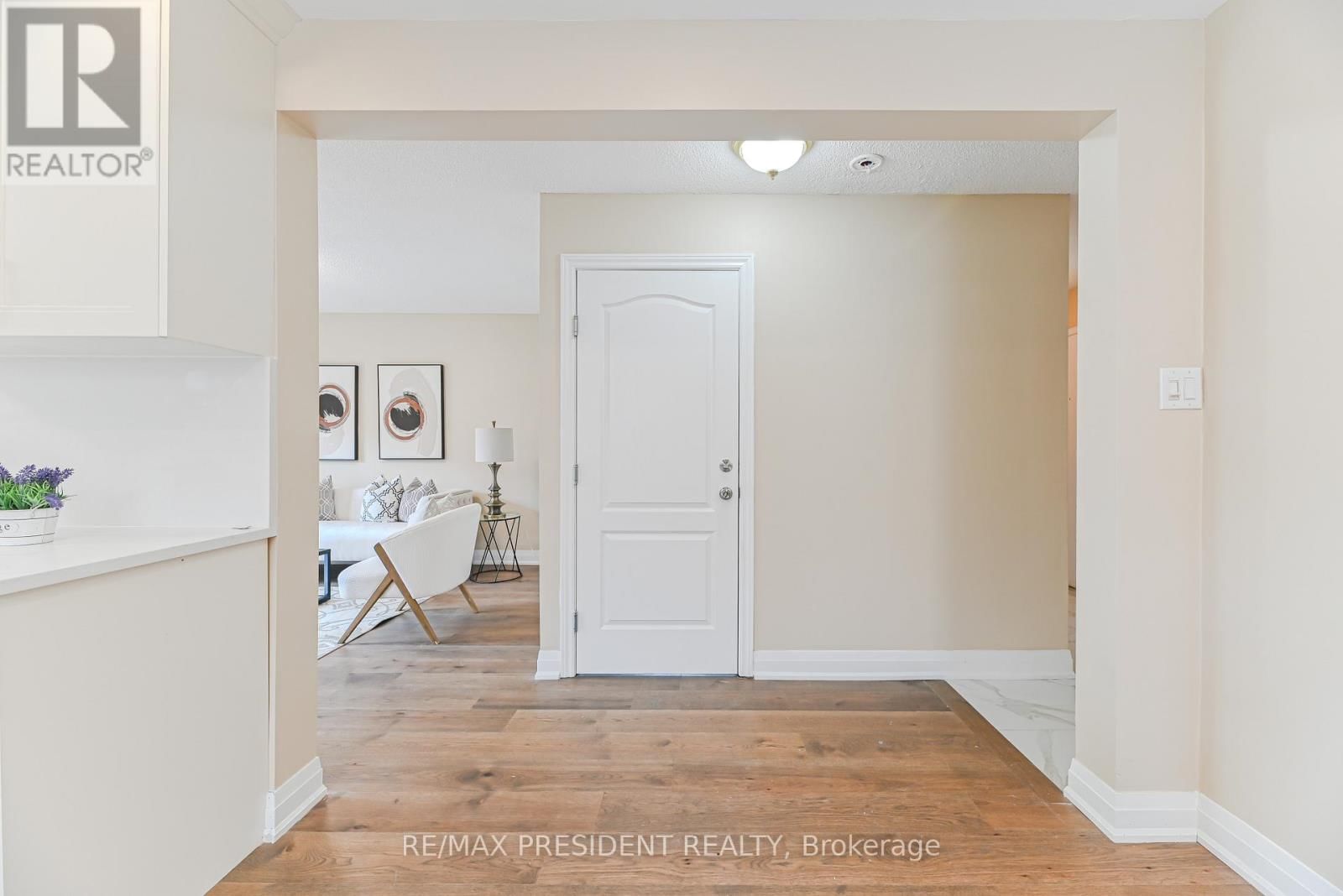 4 LAWNVIEW COURT Image 12