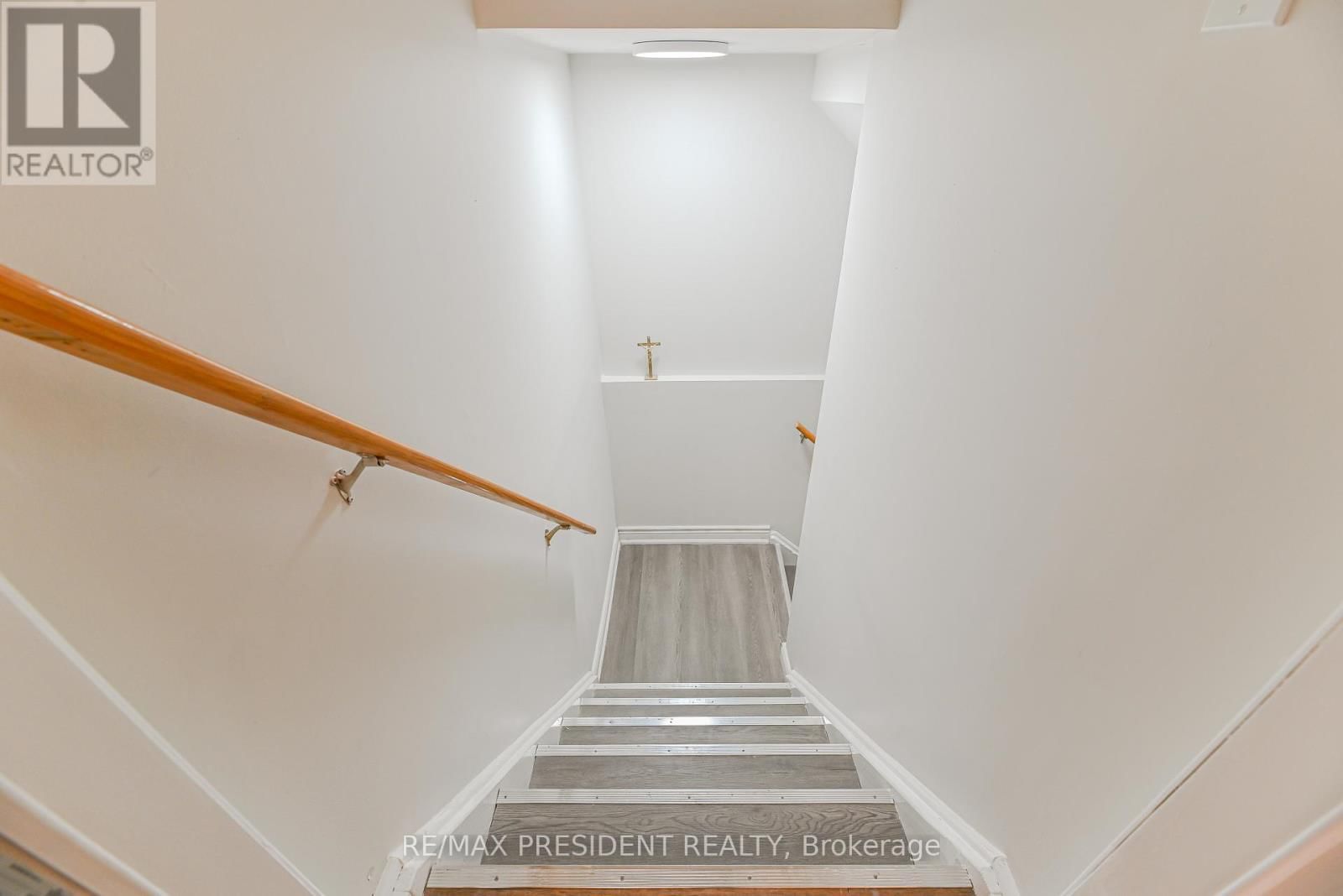 4 LAWNVIEW COURT Image 34