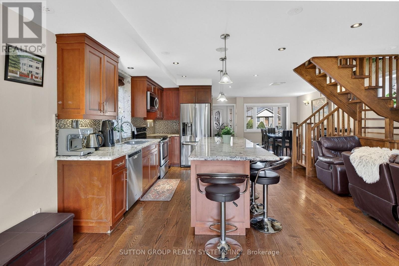 32 GREEN LANES Image 9