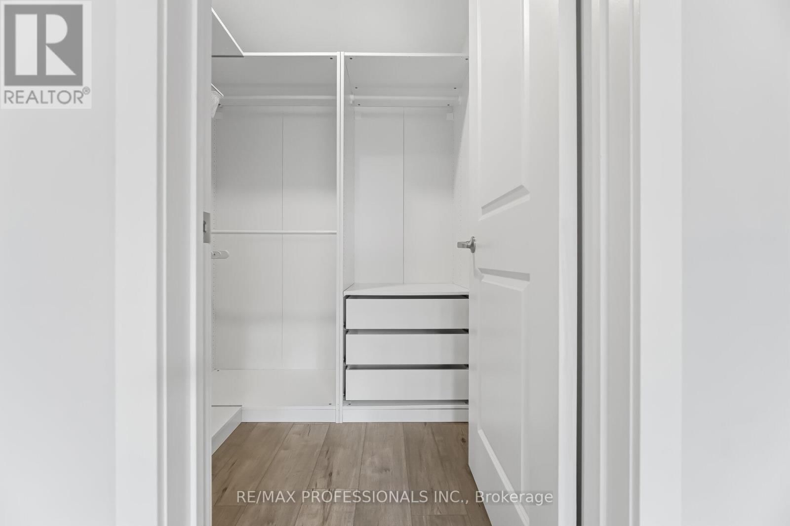 10 BOXWOOD ROAD Image 18