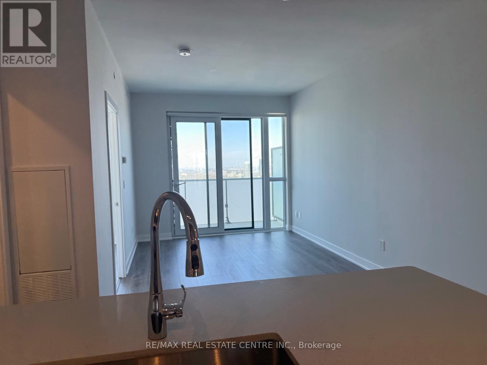 4301 - 430 SQUARE ONE DRIVE Image 5