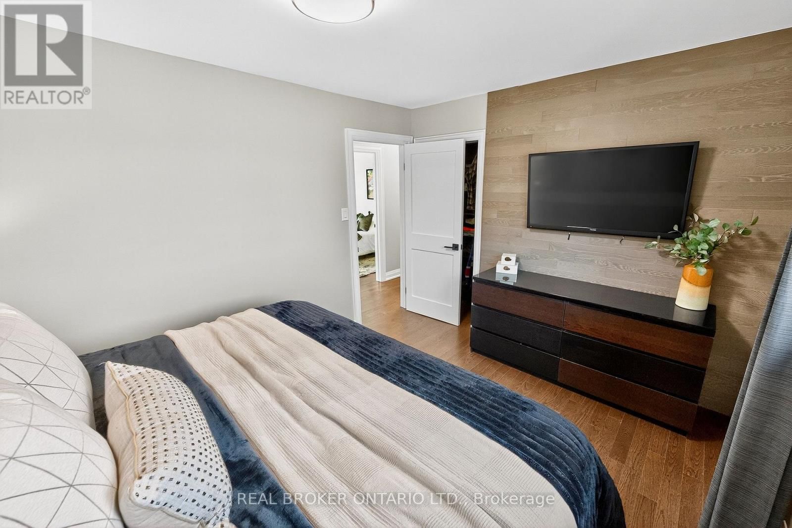 10 ESSEX PLACE Image 22