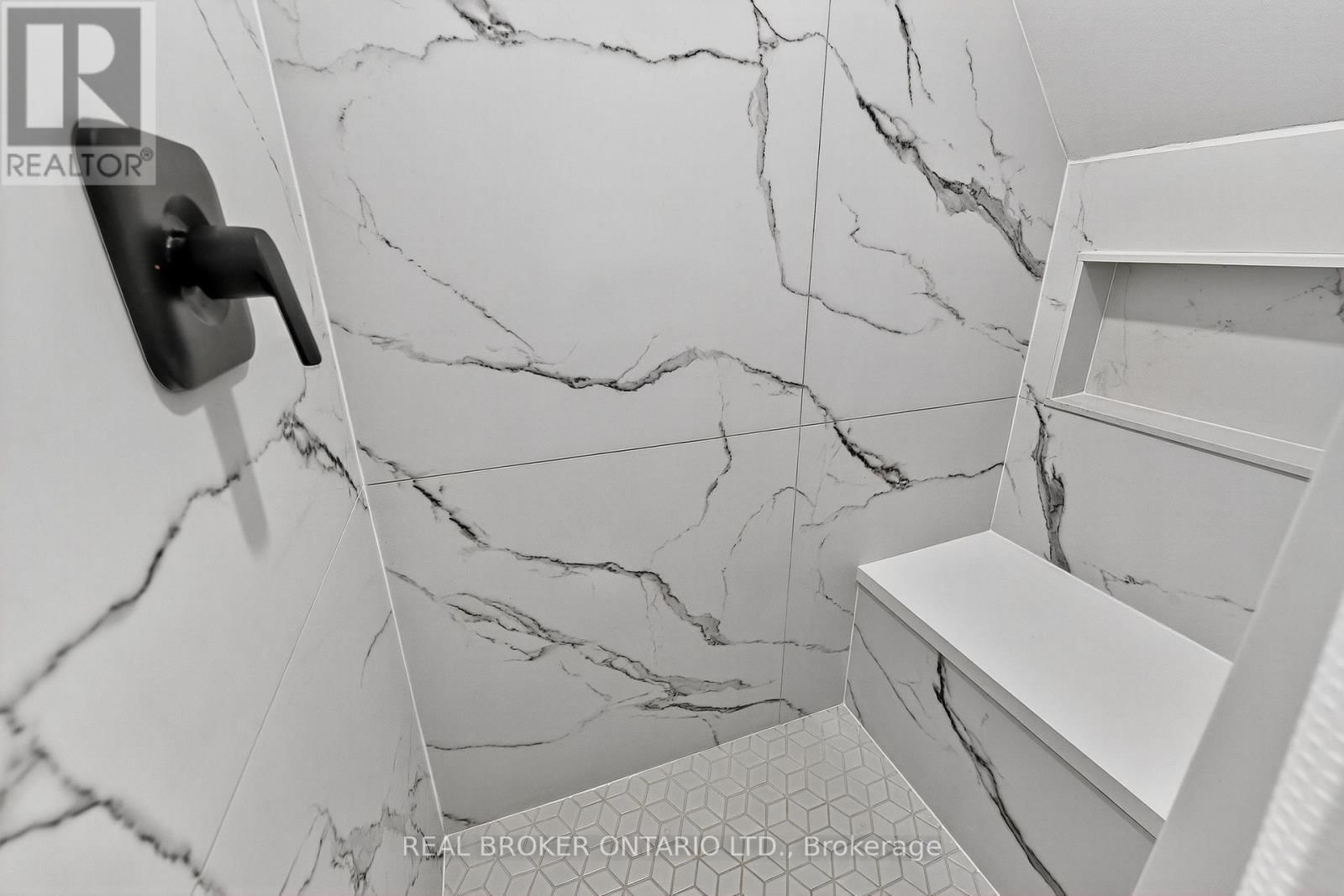 10 ESSEX PLACE Image 35