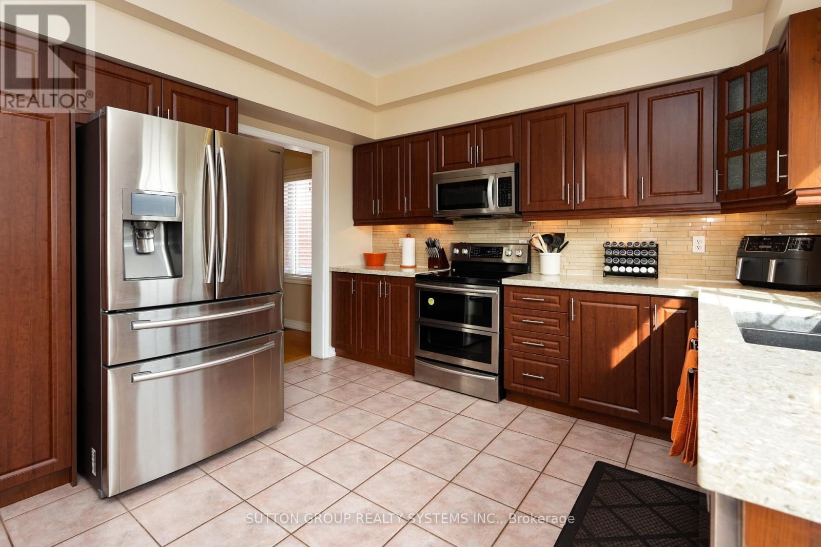 1382 AVON DRIVE Image 16