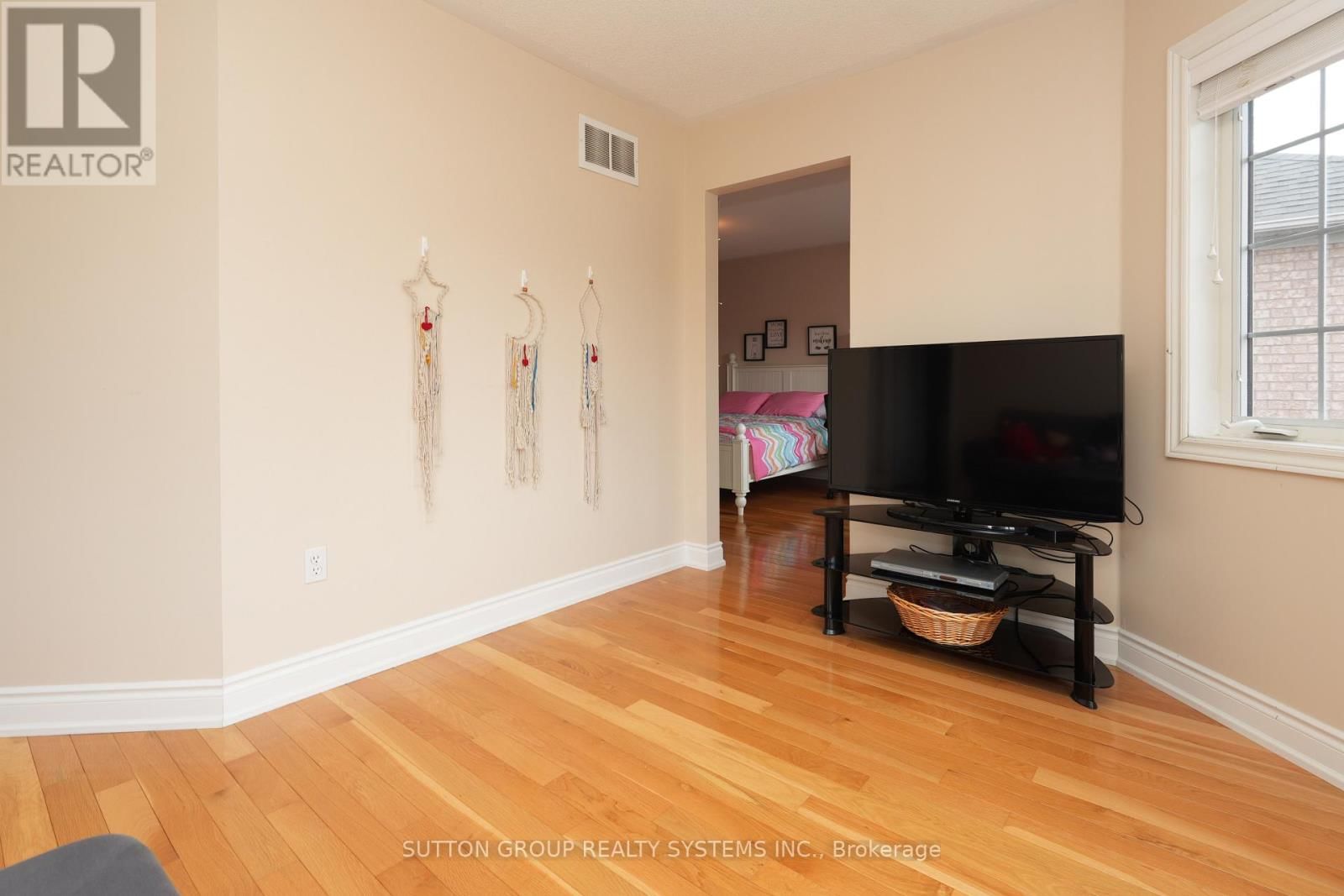 1382 AVON DRIVE Image 26