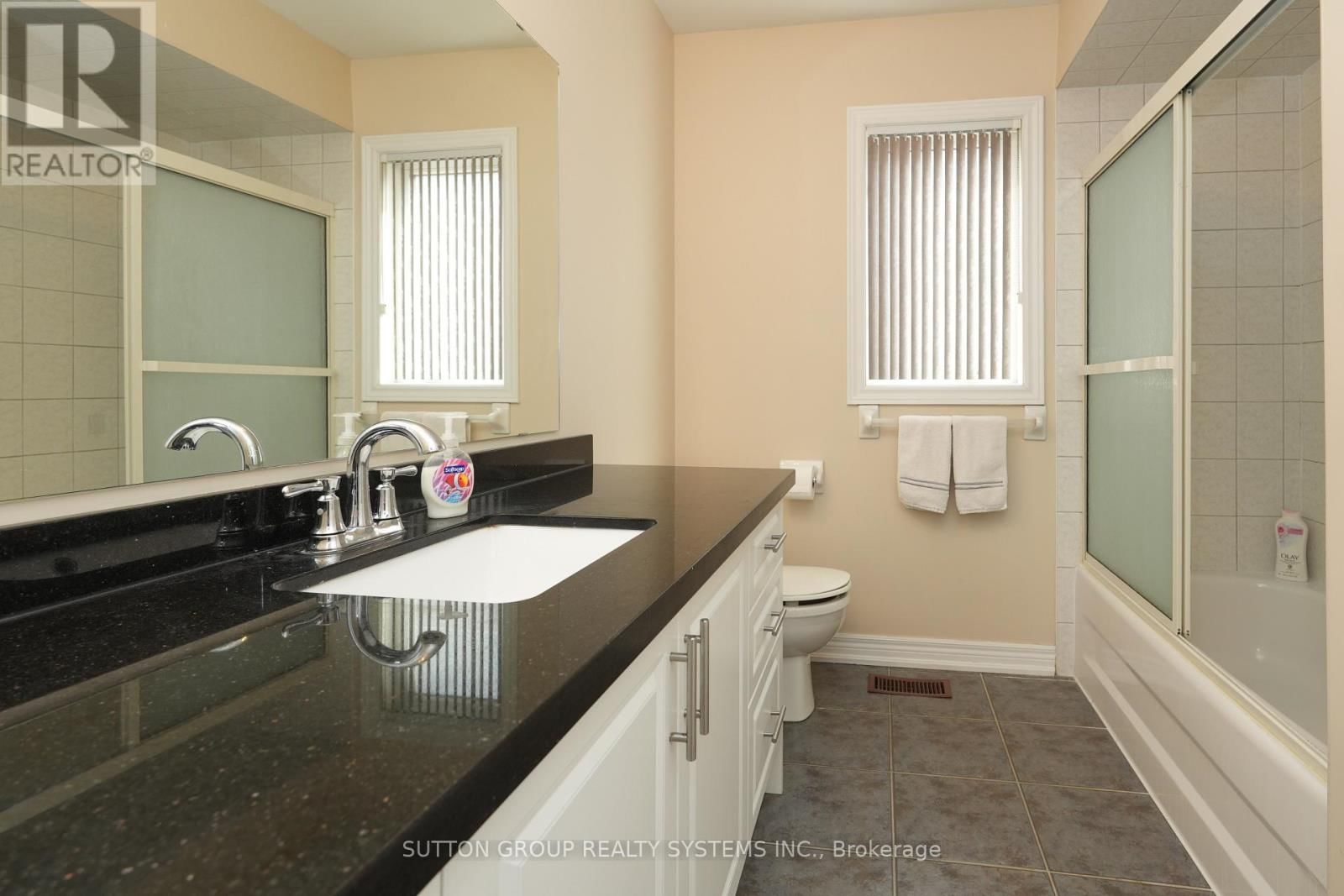 1382 AVON DRIVE Image 31