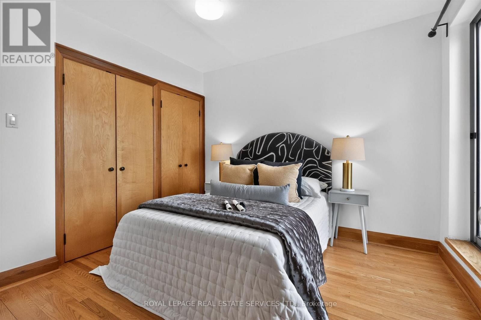 102 GOTHIC AVENUE Image 30