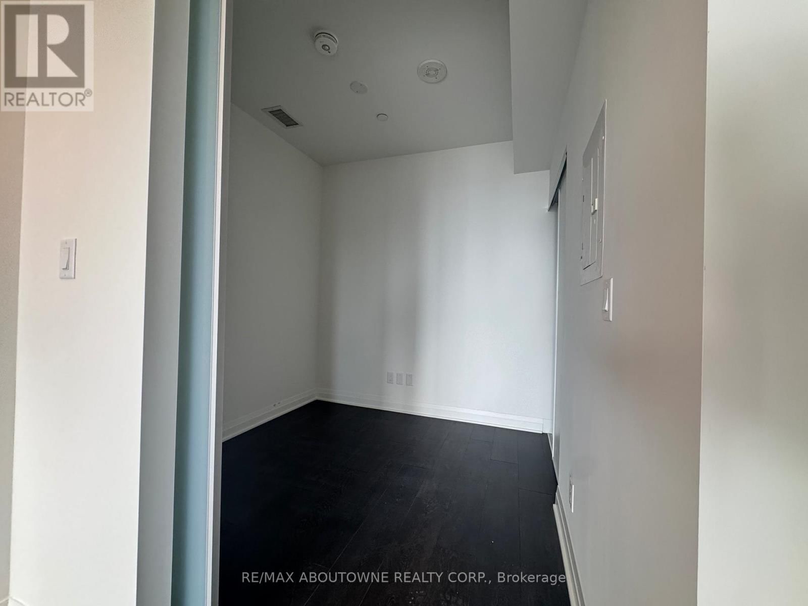 3605 - 4015 THE EXCHANGE Image 10