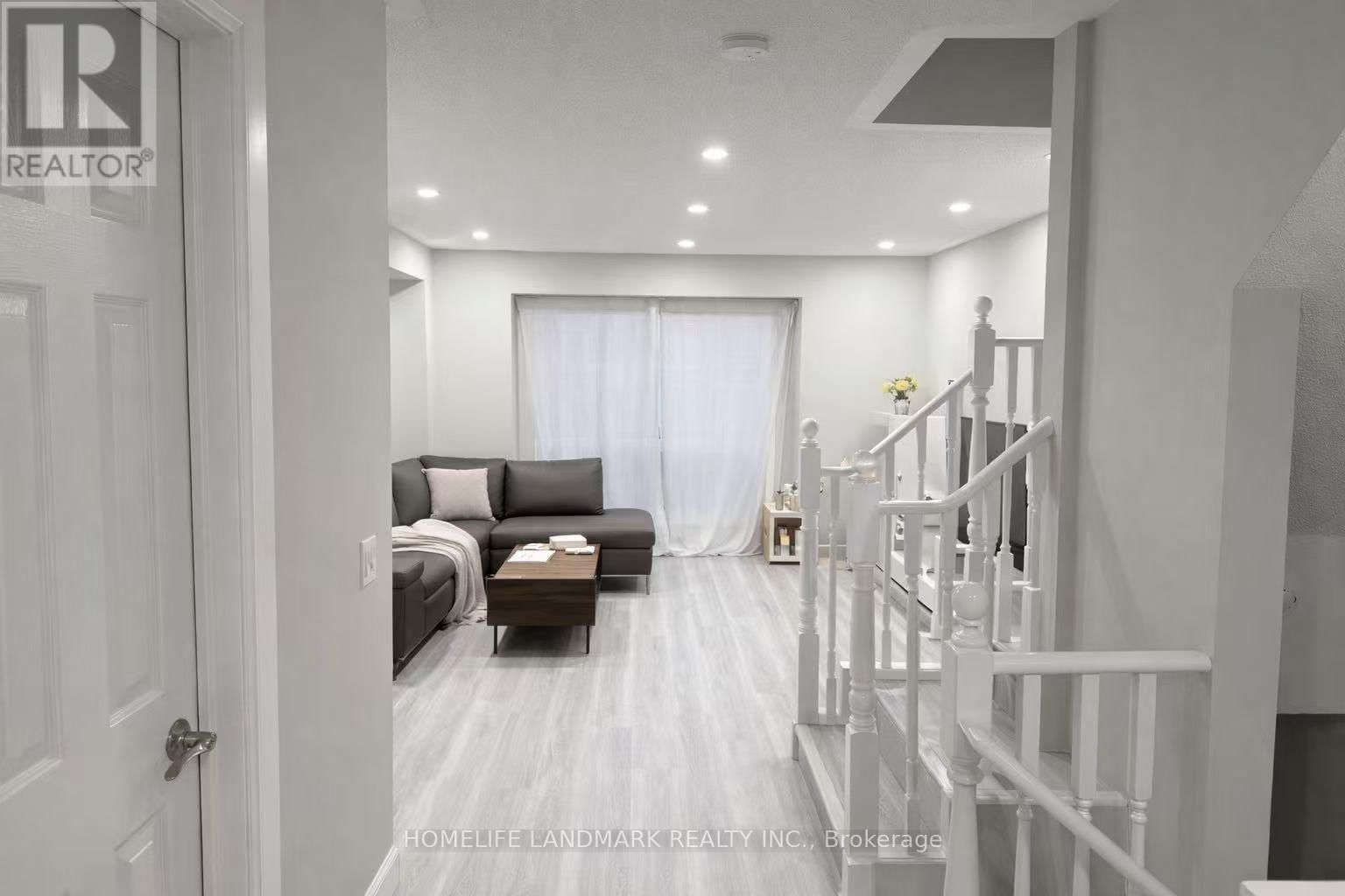 26 - 50 STRATHAVEN DRIVE Image 2