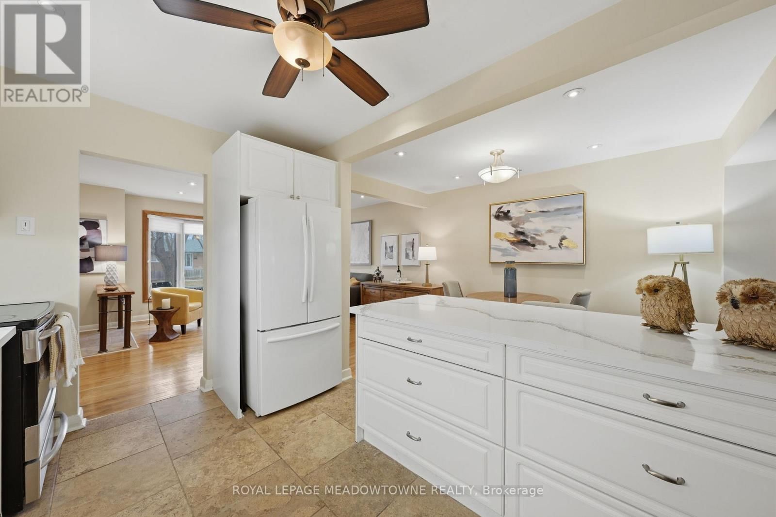 30 LESBURY AVENUE Image 15