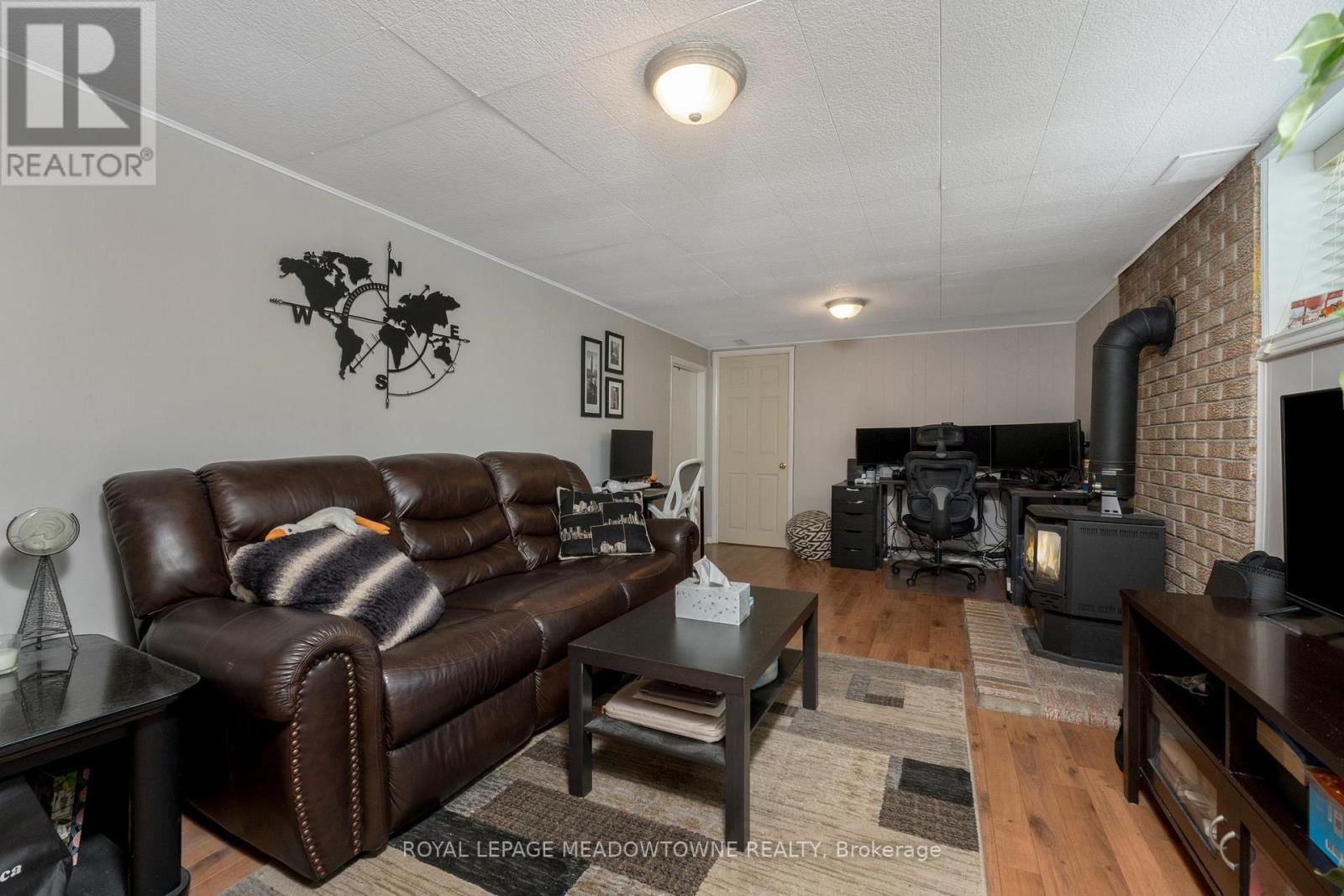 30 LESBURY AVENUE Image 29