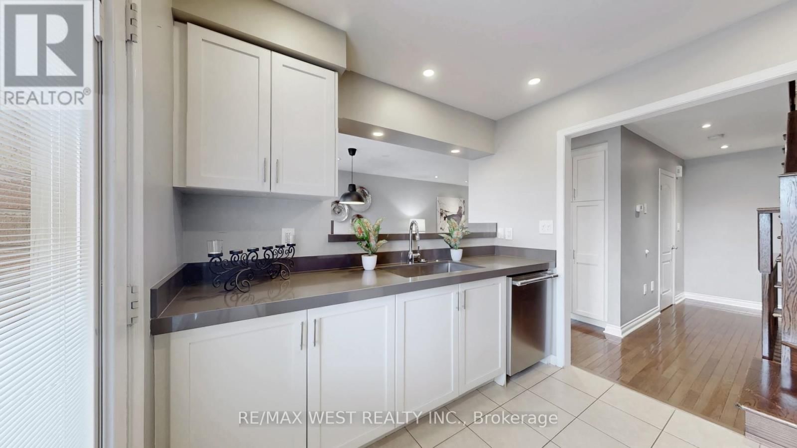 36 FINNEY TERRACE Image 21