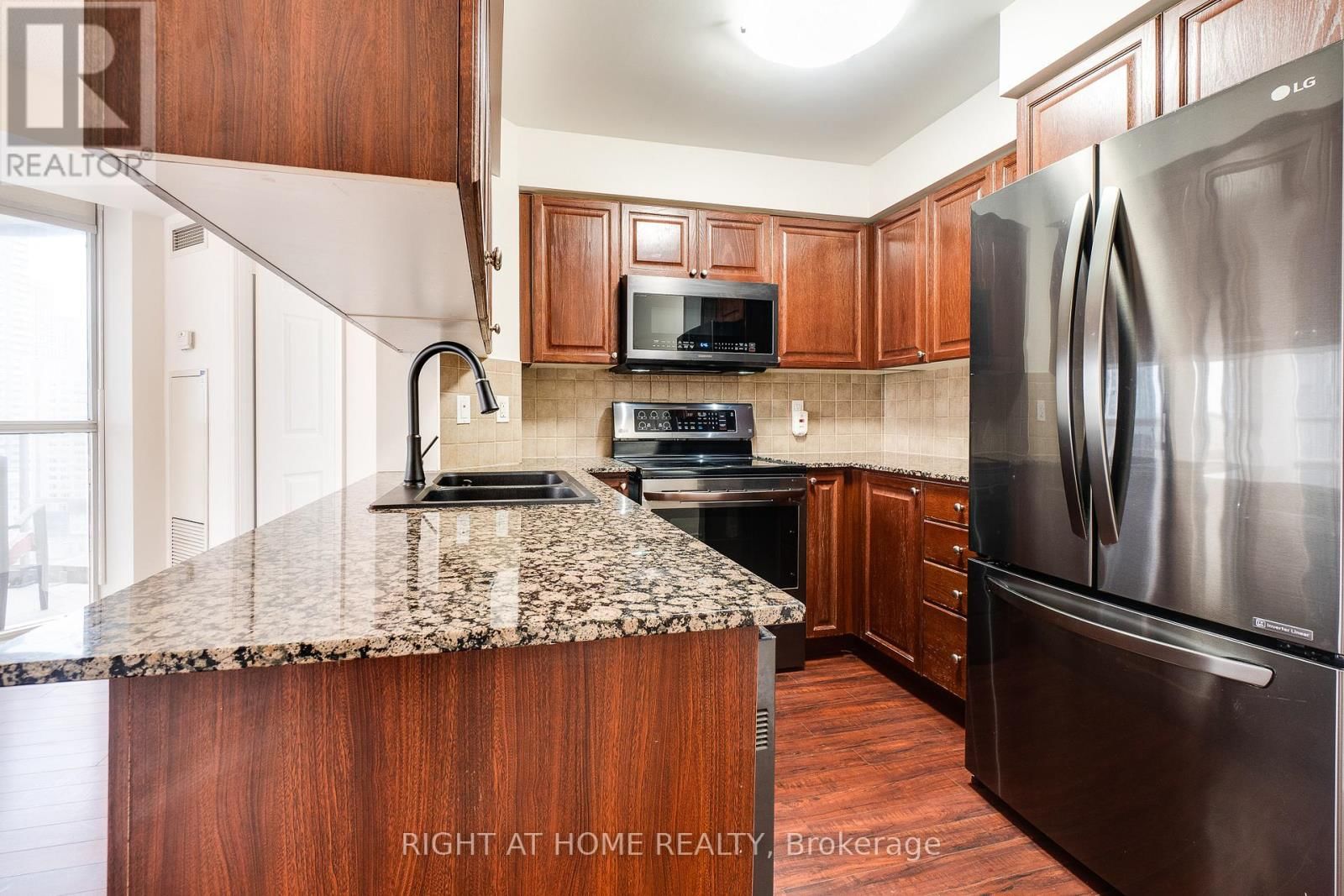 1713 - 310 BURNHAMTHORPE ROAD WEST Image 14