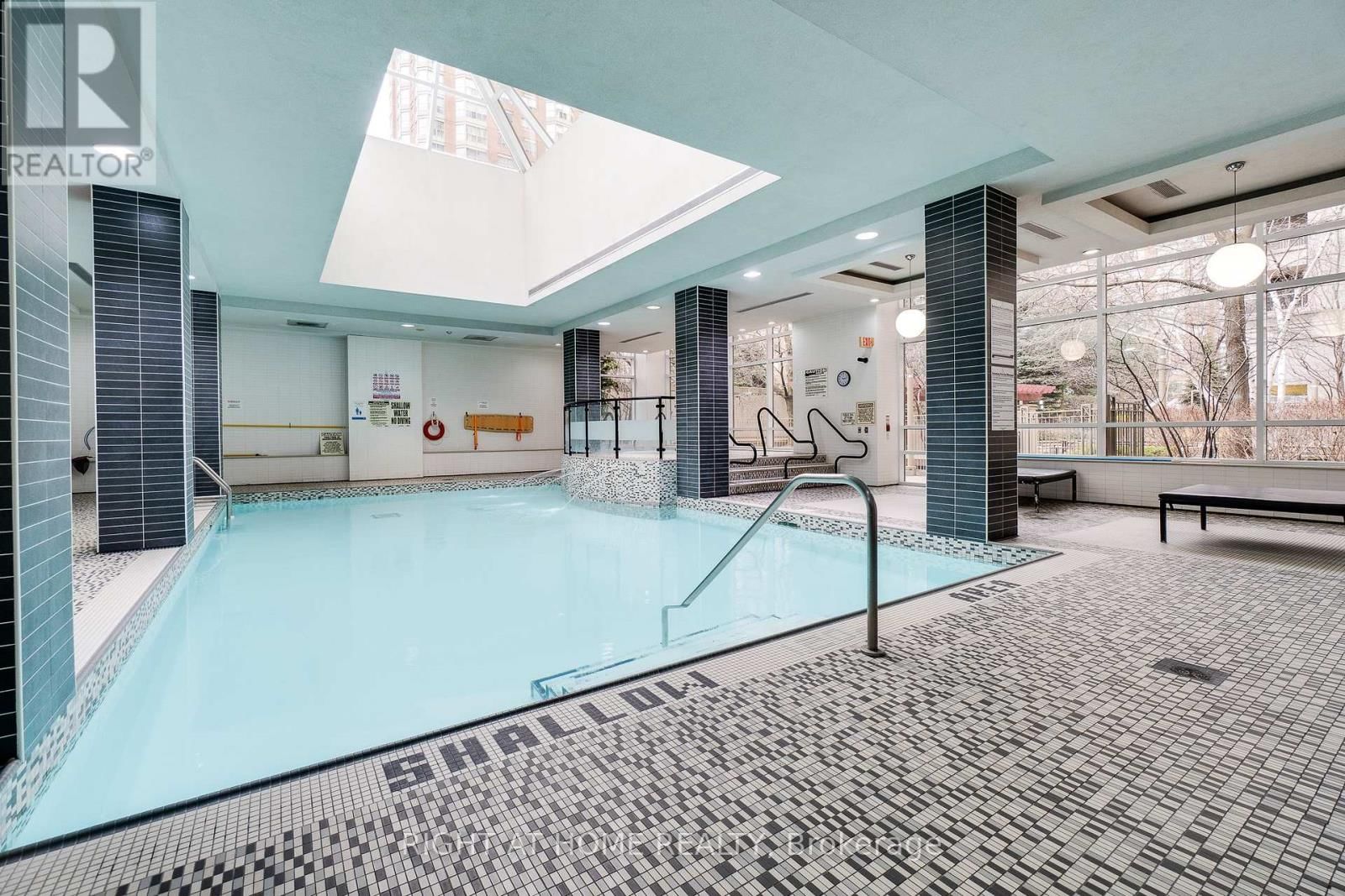 1713 - 310 BURNHAMTHORPE ROAD WEST Image 31