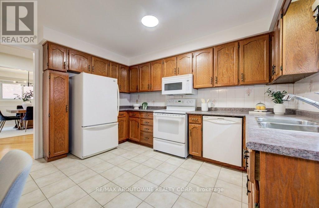 440 PARKRIDGE CRESCENT Image 6