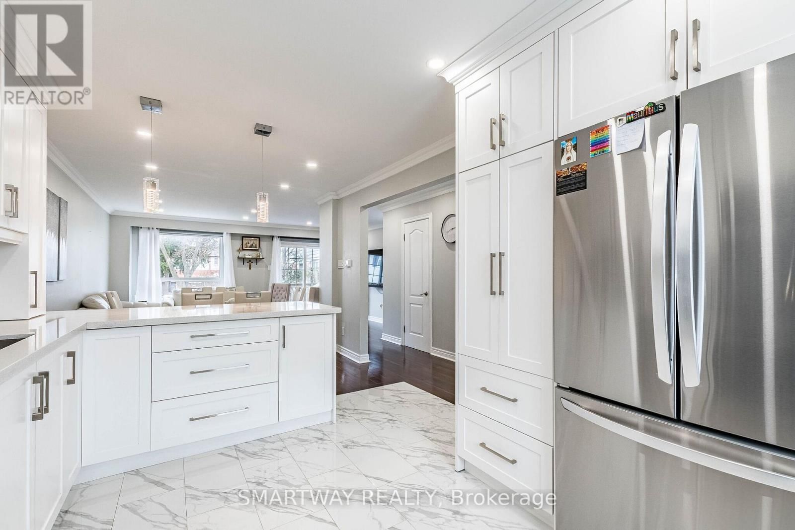 10 - 2445 HOMELANDS DRIVE Image 12