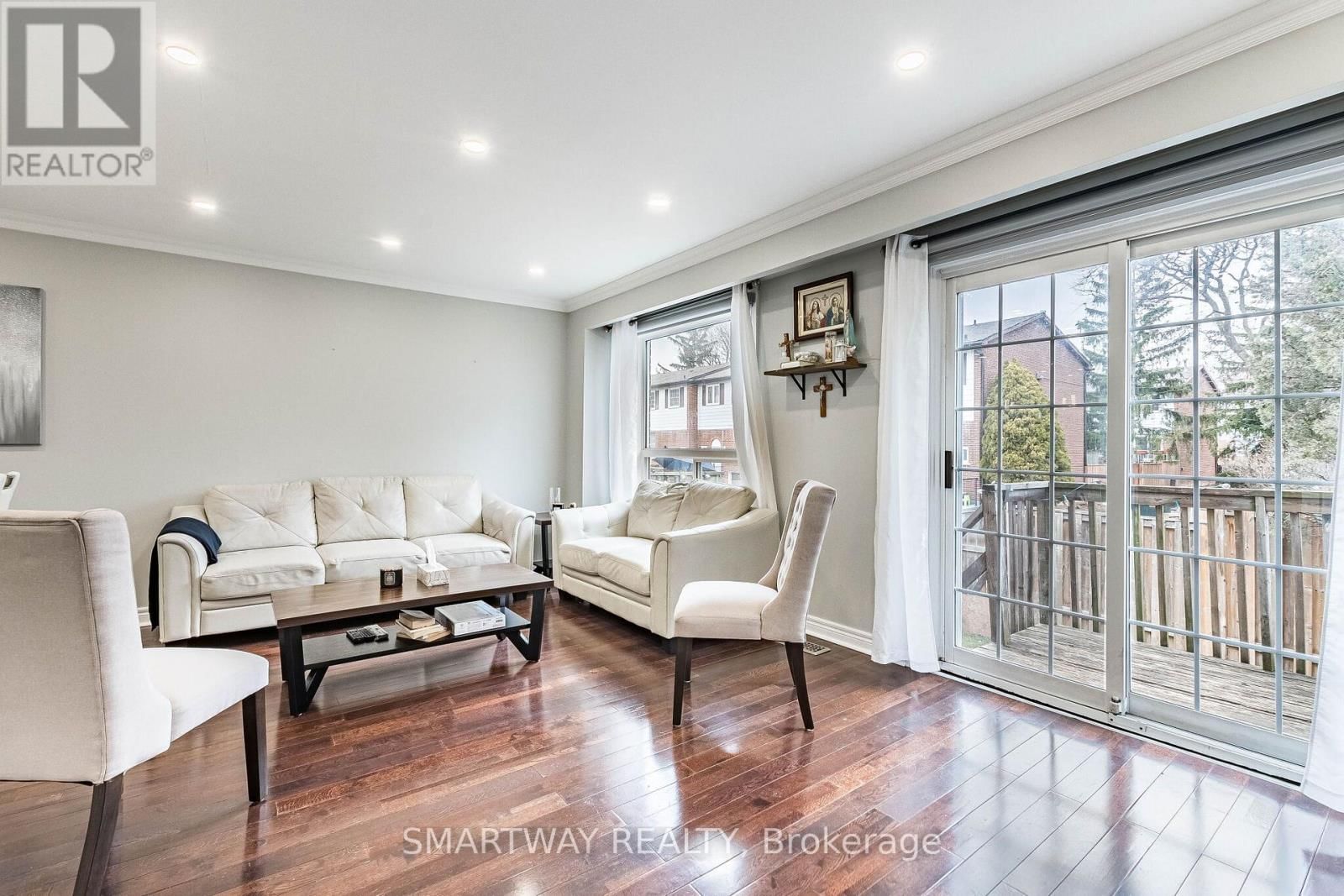 10 - 2445 HOMELANDS DRIVE Image 20