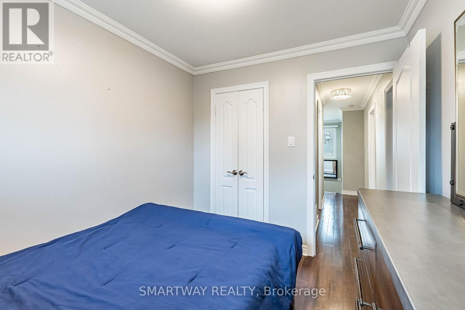 10 - 2445 HOMELANDS DRIVE Image 38