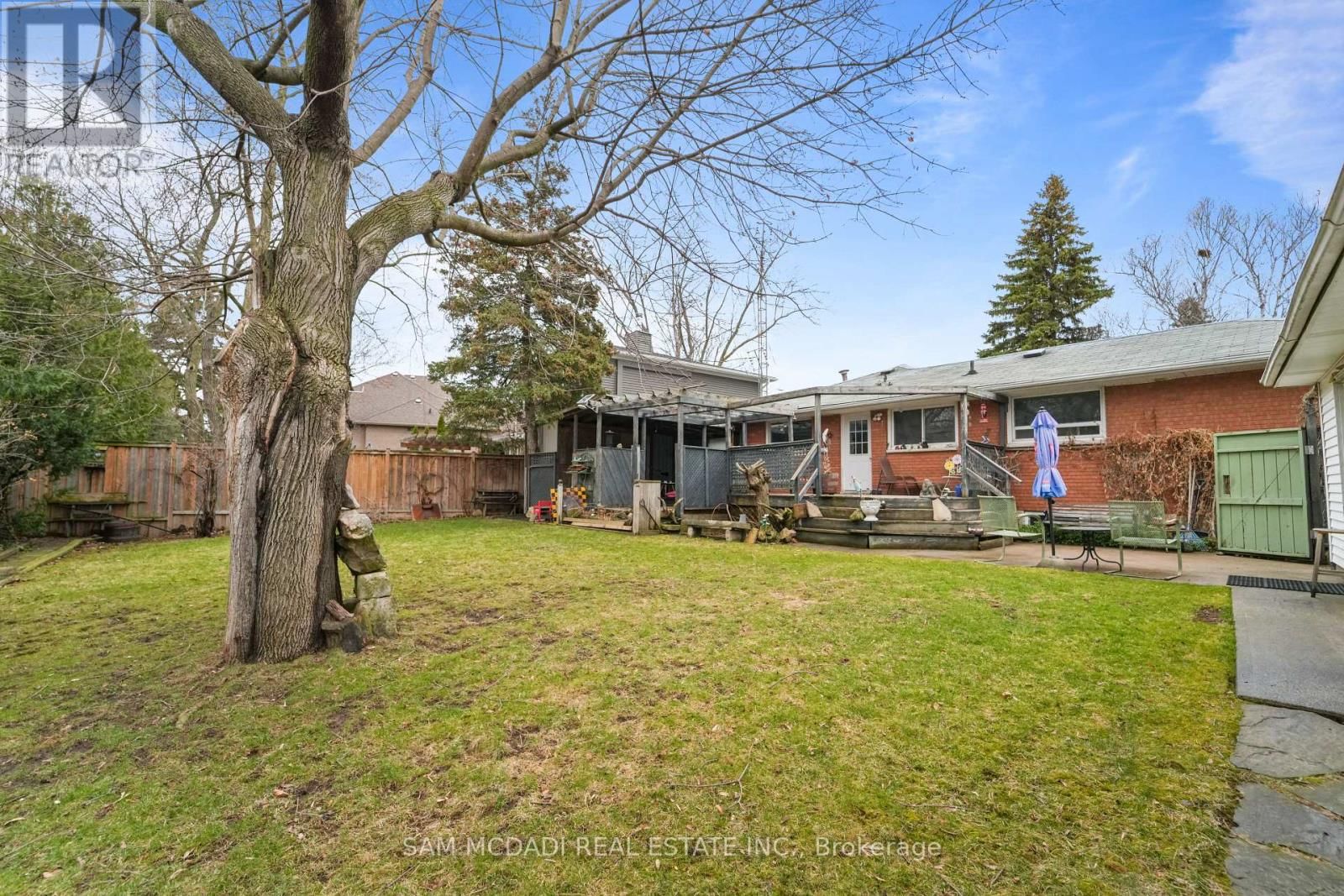 2470 MEADOWOOD CRESCENT Image 15