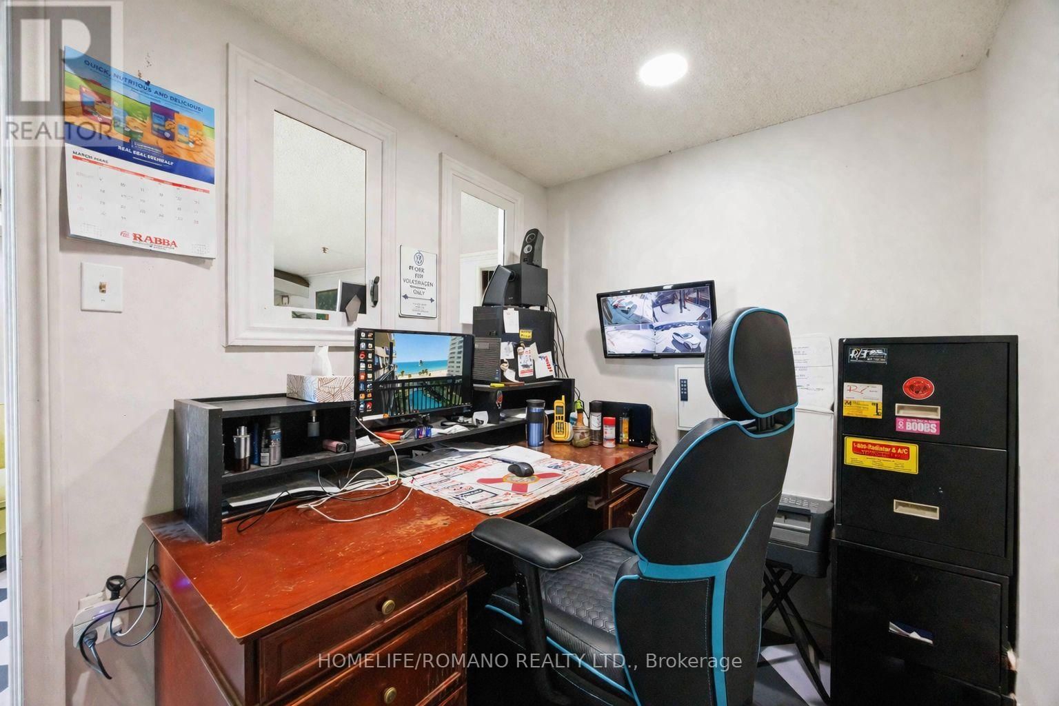 35 - 101 TORO ROAD Image 22