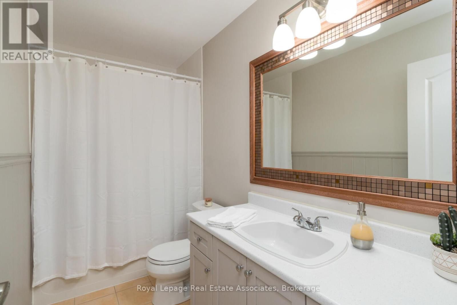 852 LUXTON DRIVE Image 17