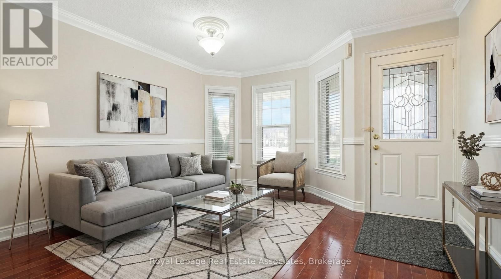 852 LUXTON DRIVE Image 4