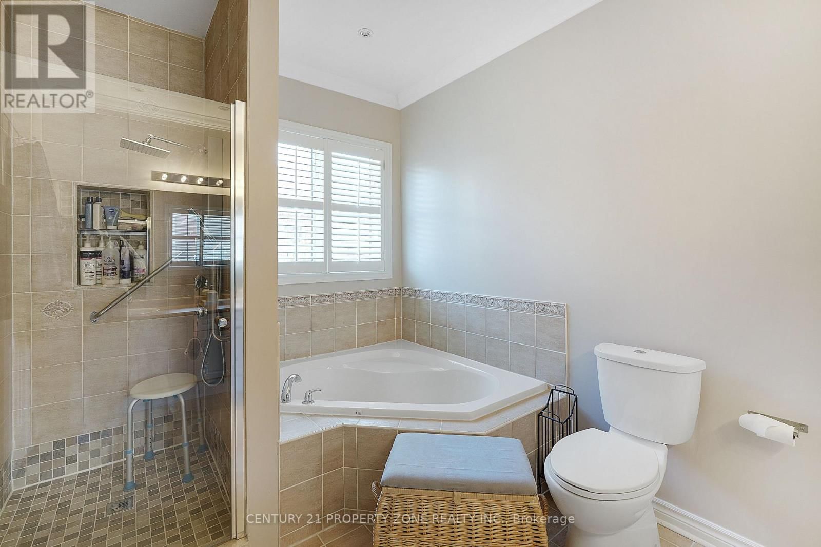 38 CASTLEGATE BOULEVARD Image 15