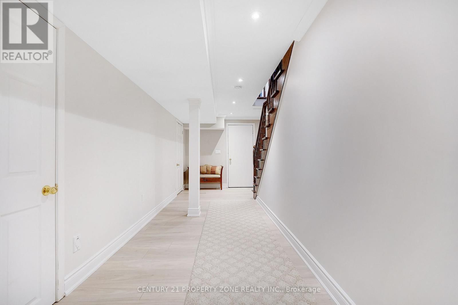 38 CASTLEGATE BOULEVARD Image 23