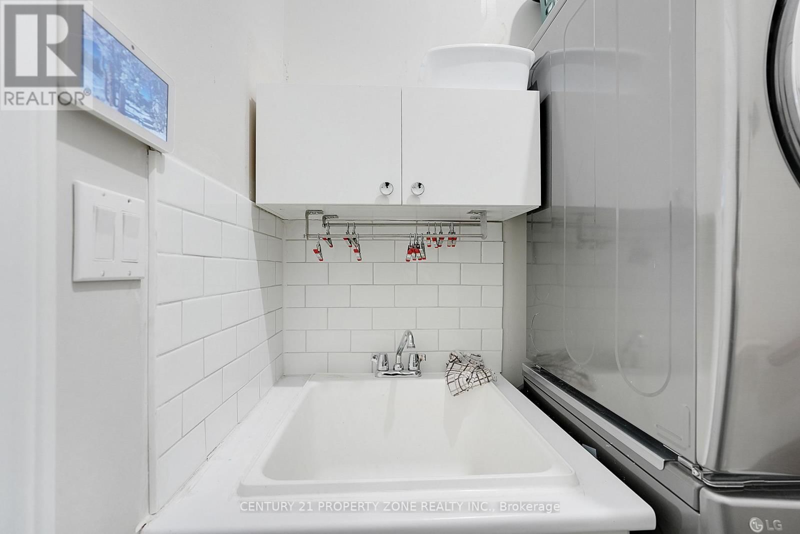 38 CASTLEGATE BOULEVARD Image 29