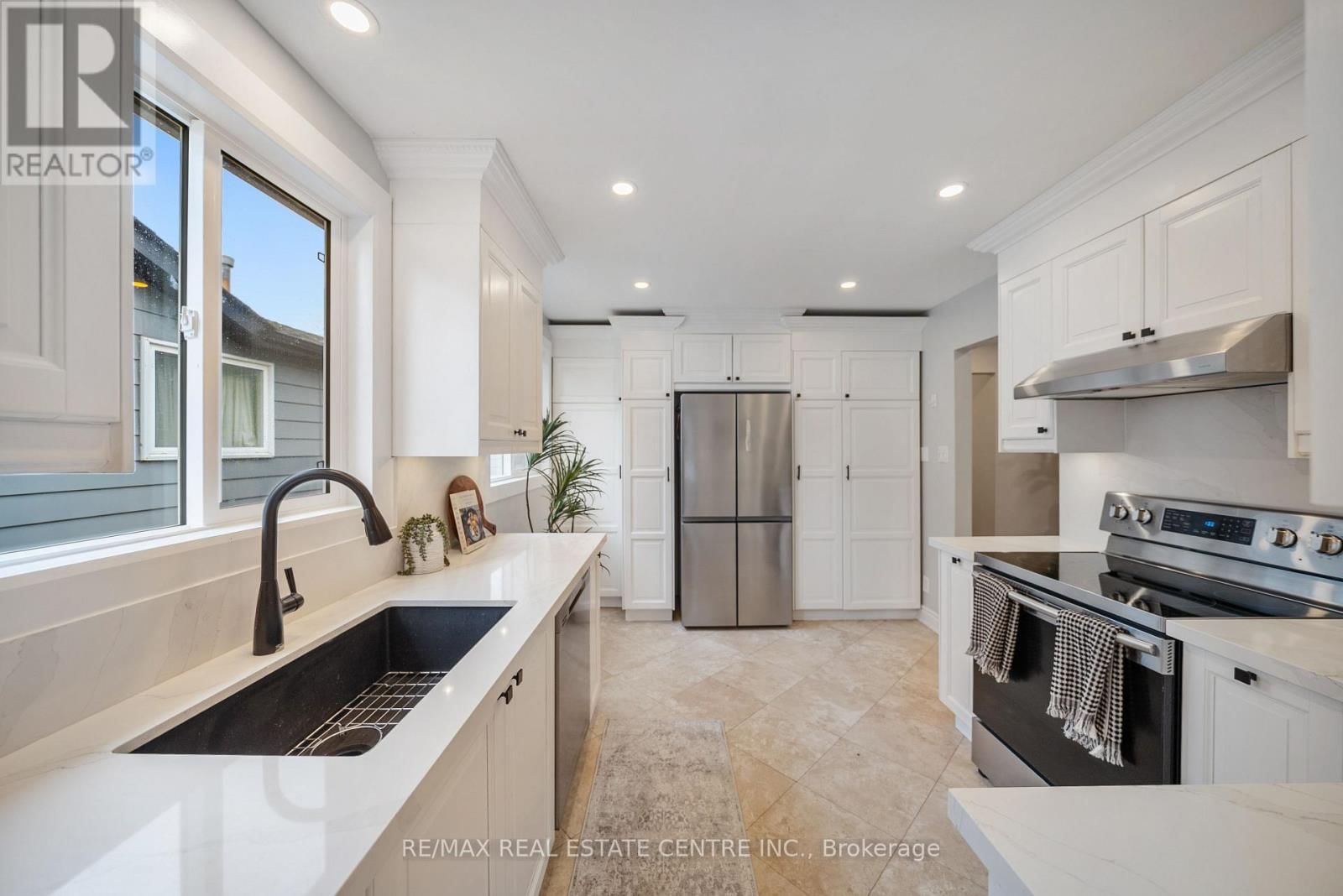 326 WHITEHEAD CRESCENT Image 18