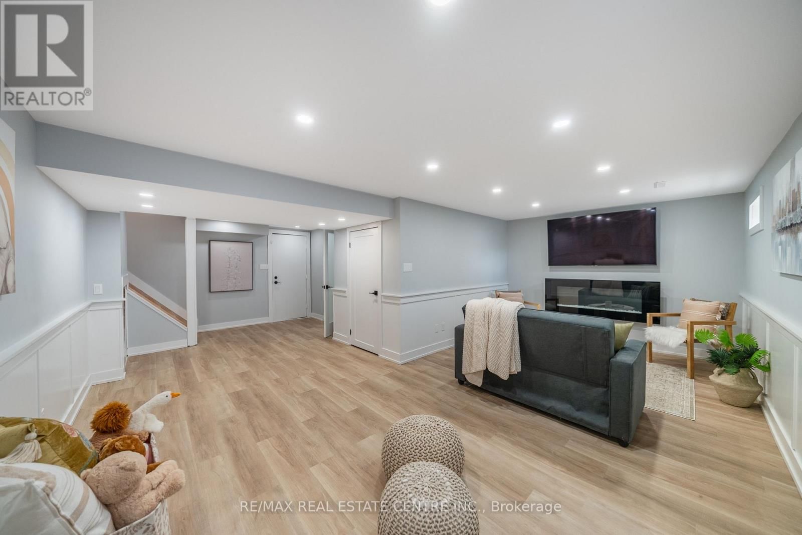 326 WHITEHEAD CRESCENT Image 38