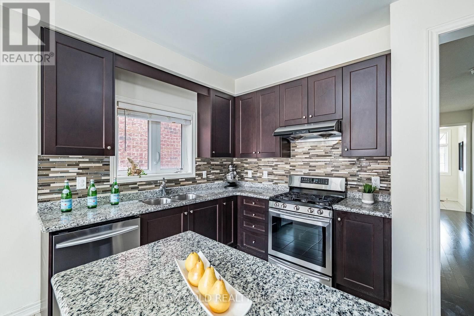 14 LLOYD CRESCENT Image 13