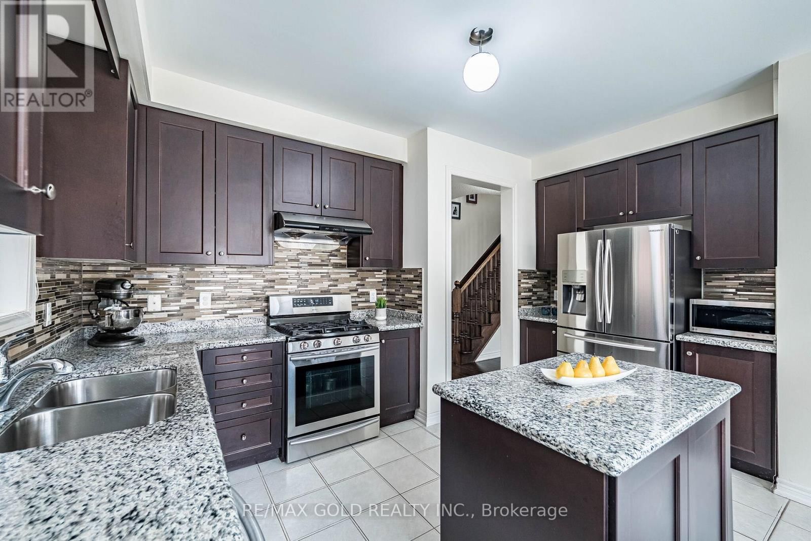 14 LLOYD CRESCENT Image 14