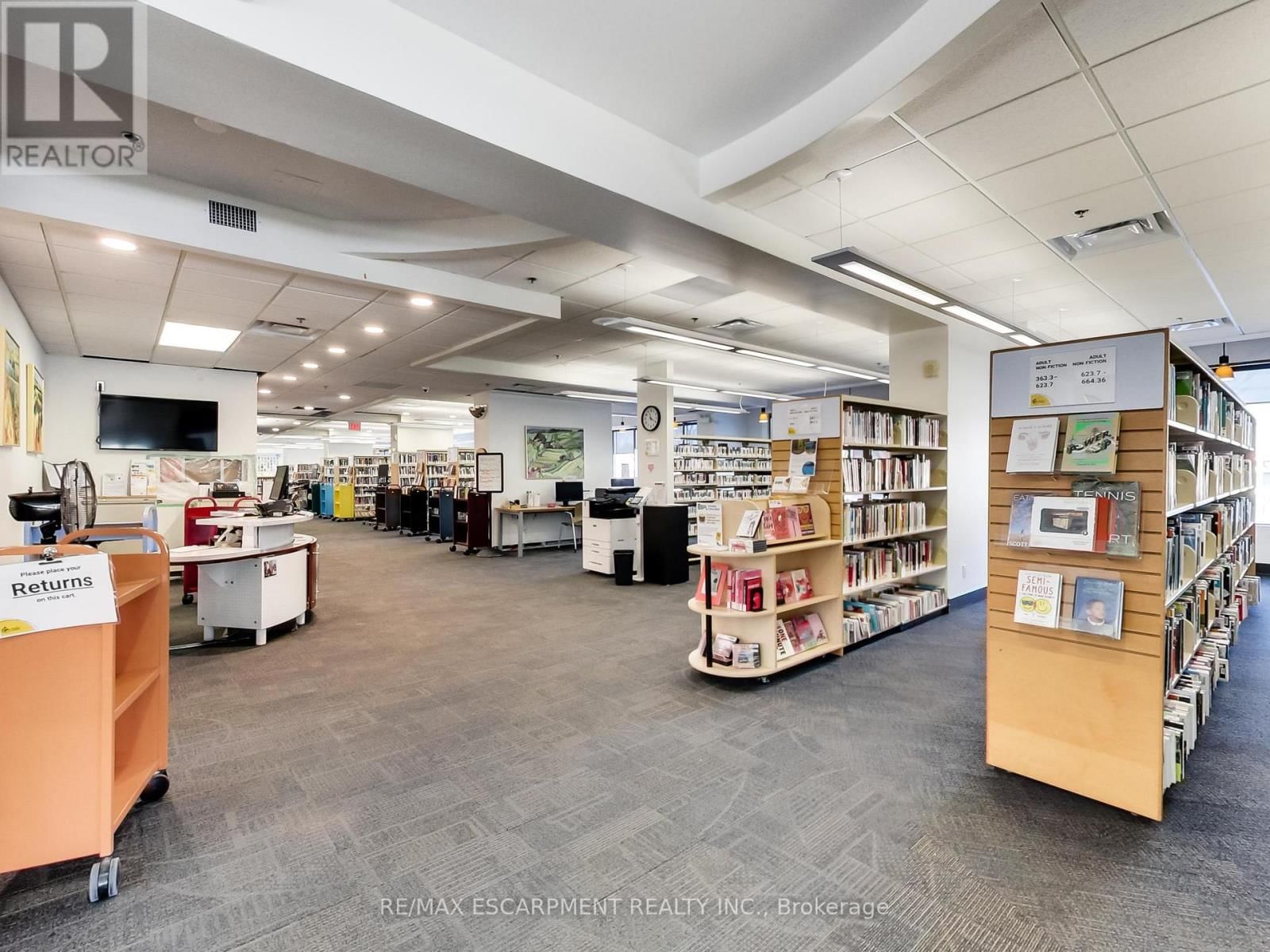 100 - 540 PLAINS ROAD EAST Image 8