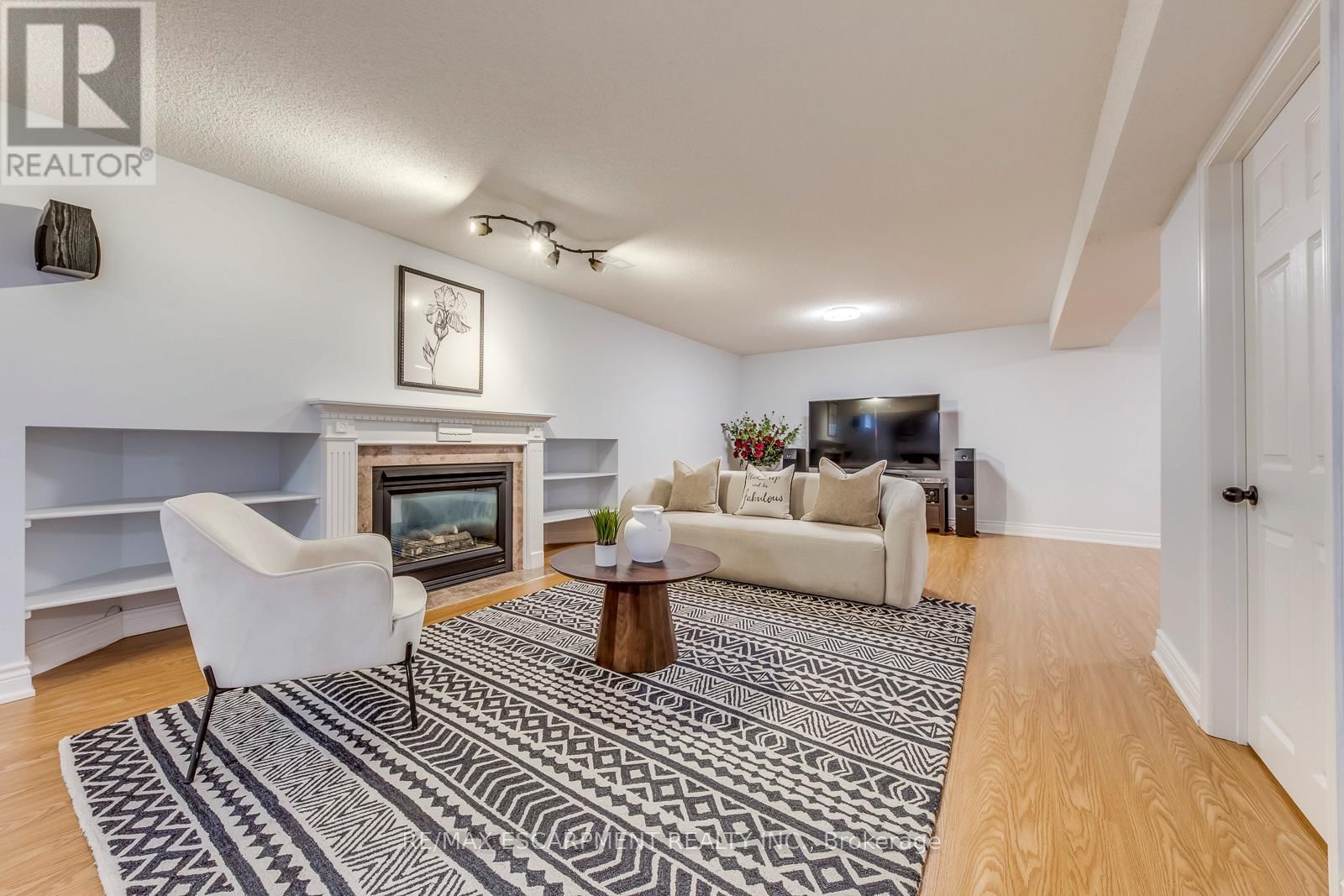 4366 LATIMER CRESCENT Image 36